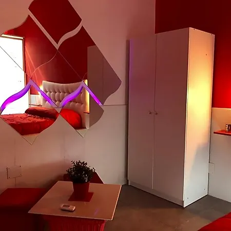 לינה וארוחת בוקר Porta Capuana 4*